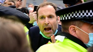 Cech pleads with Chelsea crowd at ESL protest