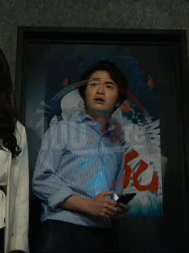 Un jeune homme passionné de jeux vidéo se retrouve avec ses deux amis dans un Tokyo alternatif où ils doivent disputer de dangereuses parties pour survivre. #cinema #film #movie #movietok #cinematok