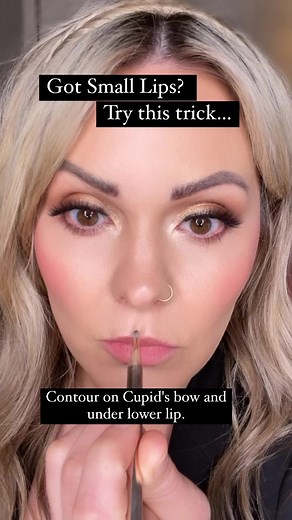 135K views · 1.3K reactions | I'm not a fan of drastically overdrawn lips, but this subtle overlining trick with a hint of shimmer really does the trick of giving your lip the illusion of being larger. #lipliner #onecompactmakeup #mariekondomethod #makeupover40 #makeupover30 #makeupforbeginners | Tracy Lane | Facebook