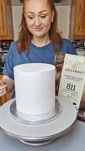 Do light Dummy Cakes annoy you..... here's my easy fix to keep them in place xxxxxxxx #cake #cakes #cakesofinsta #cakedecorating #cakegoals #cakeinspo #cakedecoration #cakeideas #cakestagram #caketrends #cakedesign #instacake #yummy #bakestagram #foodporn #baker | Jinny's Cakes Bakes & Decorates