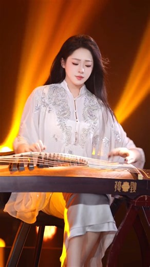 1.1M views · 31K reactions | I will return to my old hometown some day. “总有一天我会回到老故乡”#古筝 #中国传统乐器 | Love.Chinese.music | Facebook