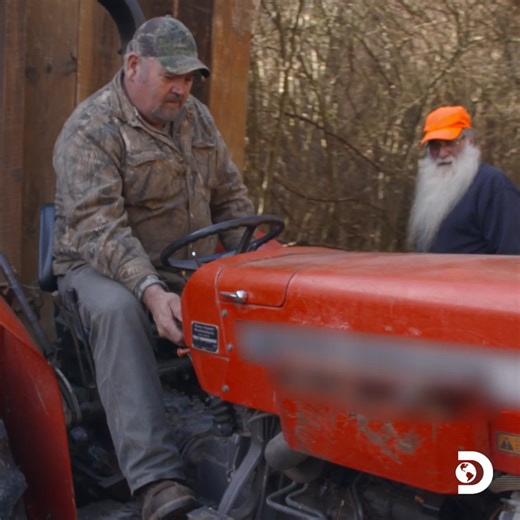 237K views · 4.5K reactions | Such a cool look at how to grind corn the old school way with Amanda, Mark and Huck  #Moonshiners, Wednesdays at 8PM on Discovery and discovery+ links.discoveryplus.com/moonshiners | Moonshiners | Facebook