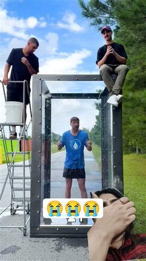 funny men 😭❤️😀 #funny #comedy #water #waterslide #experiements #funnyvideos #mrbeast #pool #reaction