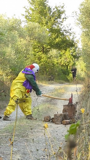 5.2M views · 30K reactions | So Many Red Flags #parody #horror #skit #scary #funny #Halloween | Killer Clown | Facebook