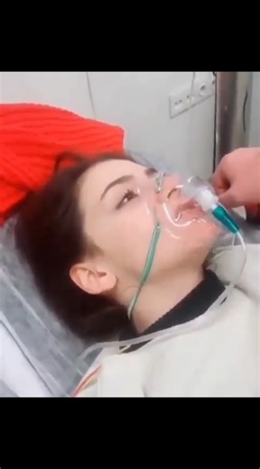 Funny girls comedy video oxygen mask 😷 #highlight #everyonefollowershighlights #tiktokviral #reels__tiktok #everyone