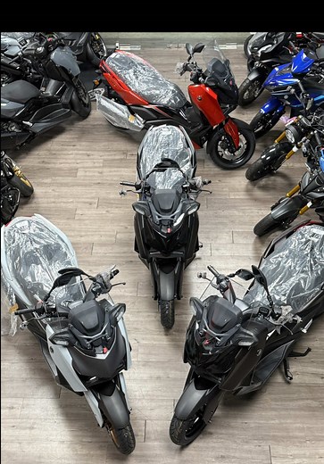 Explore the New 2025 XMAX 300 Yamaha Scooter