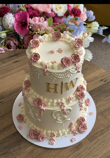 Create a Stunning Wedding Cake: Step-by-Step Guide