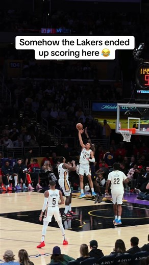 Took the Lakers a while but they got the bucket 😂 | Lebron Bald