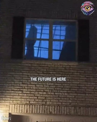 This House Wins Halloween With Projection 🏚️🎃