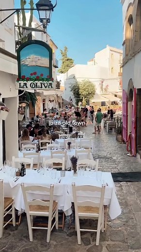 The old town of Ibiza 😍🍽#ibiza #ibizalifestyle #ibiza2022 #fy #tiktoktravel #ibizaoldtown #ibizarestaurants