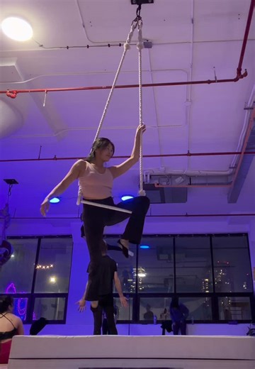 #trapeze #aerialtrapeze #aerialist #flow #circus | circo