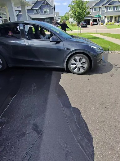 Sealcoating Techniques for Driveways: A Satisfying Process