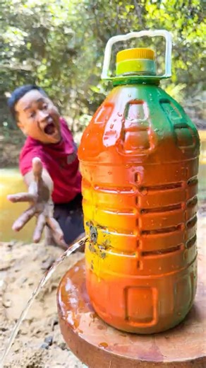 Mentos Gum Stops Bucket Leaks Instantly #survival #camping #lifehack