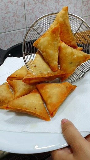 Chicken Samosa Detailed recipe available on my youtube channel "Kitchen With Shama " #samosa #chickensamosa #makeandfreeze #easyandquick #kitchenwithshama #ramadanvibes #ramadan #ramadanrecipes #ramadanfood #RamadanSpecial #iftar #iftarideas #iftarrecipe #reels #reelsfb #reelsvideo #reels2023 #reelsviral #reelit #food #streetfood #foodies | Kitchen With Shama