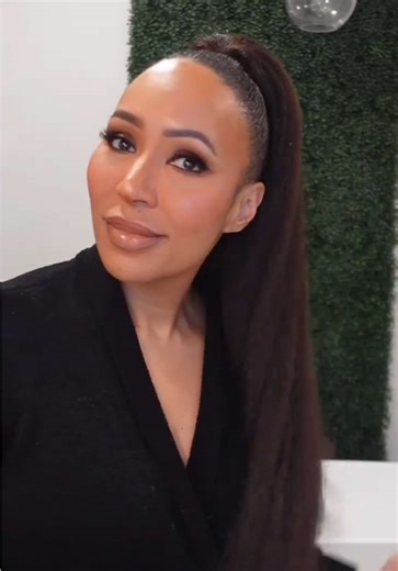 Easy Drawstring Ponytail Tutorial