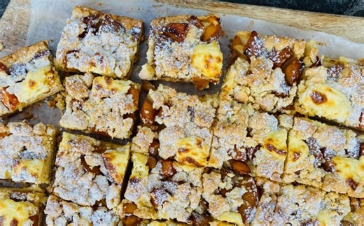 Longing for fruit? Try Nici Wickes' Peach and Vanilla Crumble Slice
