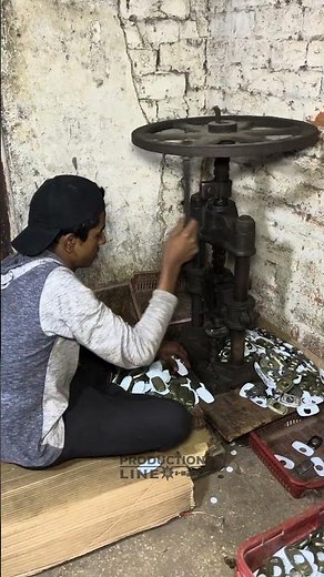 Flat Steel Sheet Turns into a Powder Box in Seconds