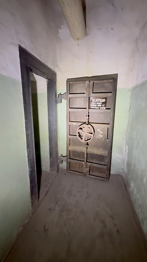 Atom ☢️ - Bunker 😱 #bunker #bunkers #ww2history #ww2 #WW1 #WW3 #lostplaces #lostplacesgermany #shelter #underground #explorer #Geschichte #nuclear #fblifestyle | Losthistorie