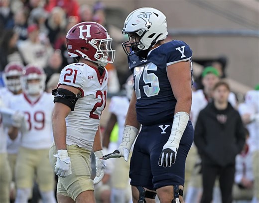 Quacking the Roster: Oregon Ducks Football OL Transfer Michael Bennett