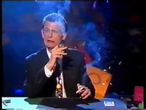 Tom Mullica hebat dalam bidang magic rokok. Boleh dikatakan dia ni founder magic rokok. | AMAR