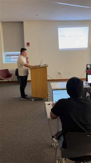 Muy contentos con nuestro programa de Excel 100% 💻 en español que estamos implementando de la mano de DC Public Library en Washington DC 📍para apoyar a la comunidad hispana en el desarrollo de sus capacidades profesionales 📈📉👩🏽‍💻👨🏽‍💻 ¡Muchas gracias a nuestro profe Robinson por siempre dar lo mejor de él para que todos podamos aprender y mejorar! Y por supuesto gracias a la @dcpubliclibrary por permitirnos trabajar juntos. 🇺🇸 Very happy with our 100% Spanish Excel program 💻 that we’