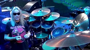 IRON MAIDEN's NICKO MCBRAIN Admits He Can No Longer Play 'Caught Somewhere In Time' Like It Is On The Record