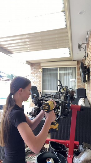 finally got around to taking my heads off the other day🙈 new build incoming… #fyp #syd #viral #cargirl #subaru #femalemechanic #ej20