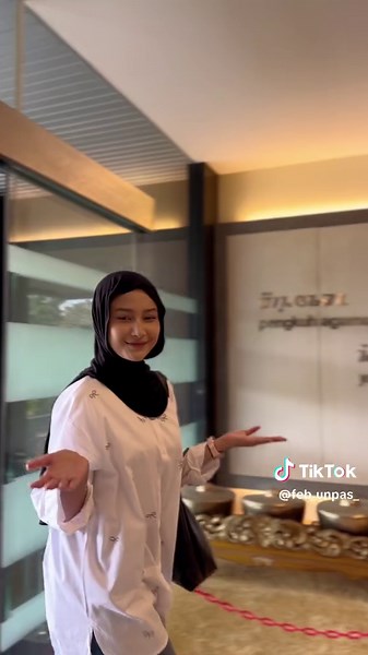 🎓 Yuk Kuliah di UNPAS Bandung! 🎓 Kenapa harus pilih Universitas Pasundan (UNPAS) Bandung? Ini dia alasannya! 👇 🌟 Kualitas Pendidikan Tinggi: Kurikulum up-to-date dengan dosen berpengalaman. 🏫 Fasilitas Modern: Kampus yang nyaman dengan fasilitas lengkap. 🌍 Peluang Internasional: Program pertukaran pelajar dan kerjasama global. 🎉 Kegiatan Mahasiswa Seru: Beragam organisasi dan event menarik. 🚀 Karir Cemerlang: Career center yang siap bantu kamu wujudkan mimpi. Jangan ragu lagi, wujudkan m