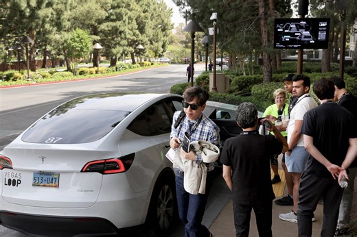 ‘We’re thrilled’: Vegas Loop opens new station along Strip