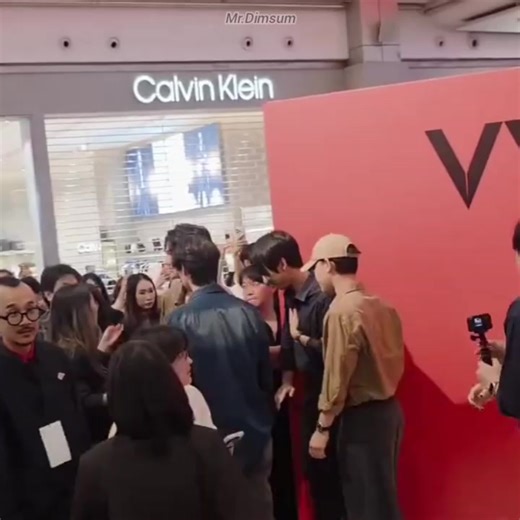 Tee and Dew: A Perfect Friendship Moment