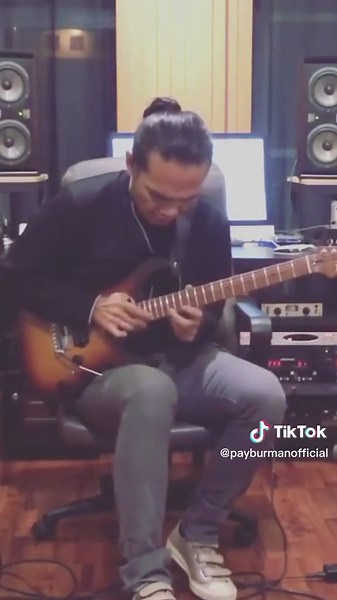 kalah ... 🎸 #payburman #pay #paybip #gitaris #gitartiktok #guitar #guitarist #guitarsolo #payslank #bipband #bikinindonesiapaten #slankf13 #31F #slankersindonesia #slank #slankformasi13 #rockandroll #rockindonesia #gitarisindo #gitarisindonesia