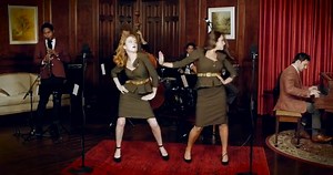 Watch the Goglia Sisters take one of the biggest R&B hits of the '90s back to the 1940s, in this vintage variety show PMJ remake! See where PMJ is touring next: www.pmjtour.com | Postmodern Jukebox
