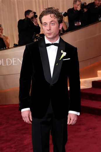 Jeremy Allen White Goes Classic in Louis Vuitton at the 2026 Golden Globes