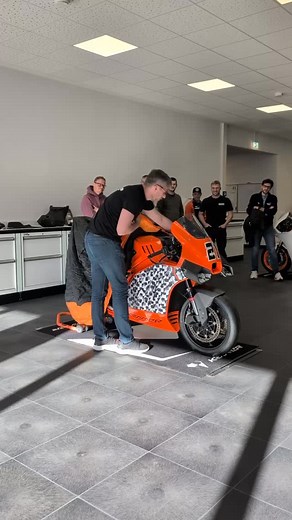 A huge thank you to everyone who came to the official soft launch of our all-new Super Duke Kit! • It is a privilege to be able to share the work we have all put into this project with so many passionate Krämer riders and fans. • Our kits are now available to pre-order online through the website. Hit the link in bio to find out more > > • #kraemer #kramermotorcycles #kraemermotorcycles #krämermotorcycles #superduke #ktmsuperduke | Krämer Motorcycles