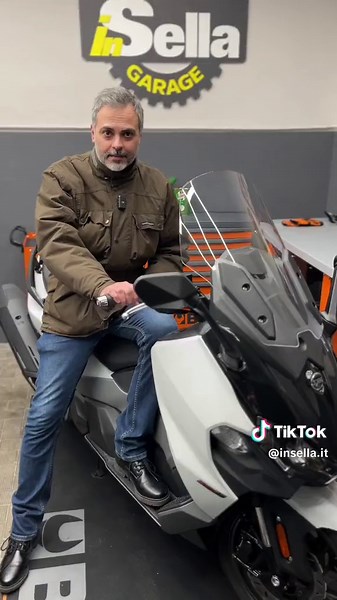 Sym Maxsym TL 508 Review and Comparison with Kymco AK550 and Yamaha TMAX