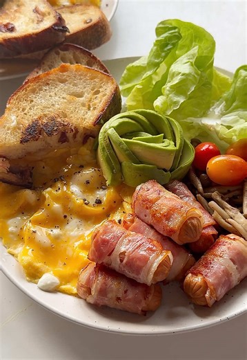 Delicious Big Breakfast Recipe with Scrambled Eggs