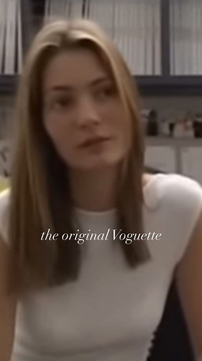 Plum Sykes on Instagram: "So, this video has gone viral again, this time on X (TikTok got there first, btw, about two years ago….) There’s heaps of hilarious lore going around the internet about me inspiring Emily Blunt’s character in the Devil Wears Prada but I hope it’s just a rumor. I worked at Vogue as a fashion writer when @laurenweisberger was Anna Wintour’s assistant and I certainly never threw a fur/notepad/coffee/Chanel jacket at anyone, but I do appreciate Blunt’s character, which was