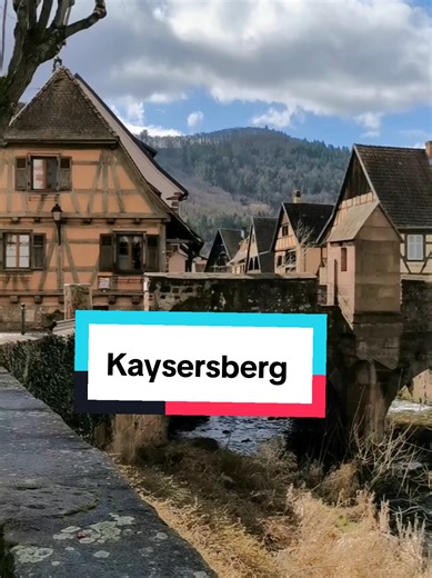 🥨🌿Une journée en famille à Kaysersberg (68240)🌿🥨 🌞 Matin – Découverte ludique 9h30 – Arrivée et balade Promenade dans le centre historique : ruelles pavées, maisons colorées. Passage par le pont fortifié (photos explication simple aux enfants). Petite pause sur la place de la mairie (glaces ou boulangerie). 10h30 – Château de Kaysersberg Montée facile (20–30 min). Ruines à explorer, tours et panorama : très apprécié des enfants. Prévoir baskets et eau. 🍽️ Midi – Déjeuner familial Options a