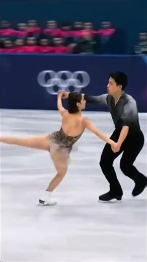 "🔥りくりゅう奇跡の演技で世界が震えた‼️⛸️✨感動の神シンクロに涙が止まらない😭💖今すぐ見ないと損‼️👀🌍"