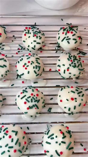 The first snow fell this morning ❄️ And I couldn’t help but think of Nonna Of quiet kitchens, warm ovens, and the way Christmas used to feel when she was still here. Last year, on a day just like today, my mom and I baked these ricotta cookies together soft, simple, and made with love. The kind of cookie Nonna believed in. Nothing fancy. Just right. Baking with my mamma now feels different. It’s comforting and bittersweet all at once. She will never replace my Nonna and she doesn’t have to. What