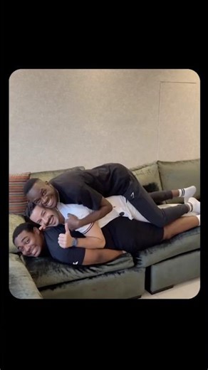 I’m eating right now oreos🥀#oreo