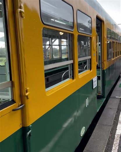 月潟大道芸フェスティバルにあわせて旧月潟駅でかぼちゃ電車の公開。「走れ！かぼちゃ電車」は雨でキャンセルが多いかと思われましたがほとんどキャンセルは出ていません。 | ケンオー・ドットコム