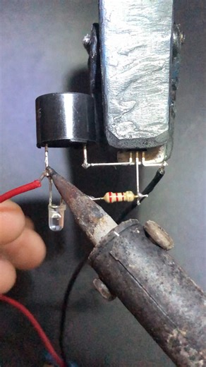 How to make a Simple IR Remote Control Tester! ⚡💡 (Easy DIY)