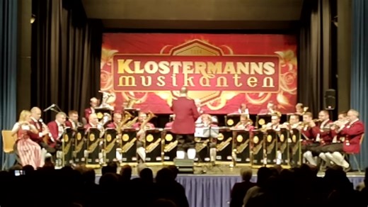 🎶 Klostermann spielt Mosch 🎶 Gablonzer Perlen - Snad vzpomeneš Musik: Antonín Borovička Bereits mein bekanntester Vorfahre, Kar(e)l Klostermann, (www.karl-klostermann.de) beschäftigte sich mit den Traditionen und der kulturellen Identität der Bevölkerung im Böhmerwald. Als wichtigster Vertreter der Heimatliteratur trugen seine Werke zur Wertschätzung und zum Verständnis für die Gemeinschaften und deren Lebensweise bei – dazu gehörte natürlich auch die Musik. Antonín Borovička hat mit seinen „G