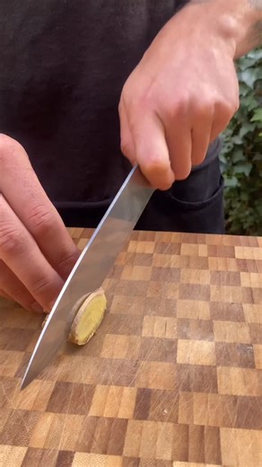 Razor clams, ginger, lemongrass, and chili! Beautiful plate thanks to @fonetikshop #foodideas #recipe #clams #seafood #fusionfood #recipes #recipeoftheday #cooking #foodinspiration #homecooking #foodlover #foodie #explorepage✨ #fyp | Jef Ben Abdeljelil