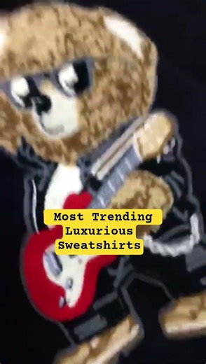 Stay warm and stylish with this trendy sweatshirt outfit 🔥Perfect for winter fashion, streetwear,