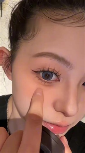 Eyeliner and Eyelash Stamp Set: Time-Saving Makeup Tool