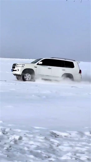 Tesla Cybertruck vs Reality ❄️ #shorts #tesla #cybertruck #asmr