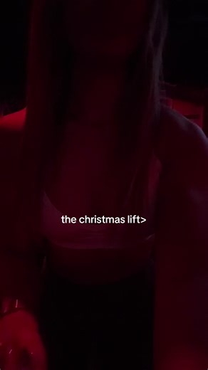 now it’s time to devour some christmas cookies 😋 #christmas #xmas #gymgirl #backday #backmuscles