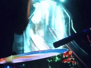 28K views · 725 reactions | Dragon ‎– Rain (1983) Publicado: Julio de 1983 Álbum: Body and the Beat | Música de Generación 80 & 90 | Facebook